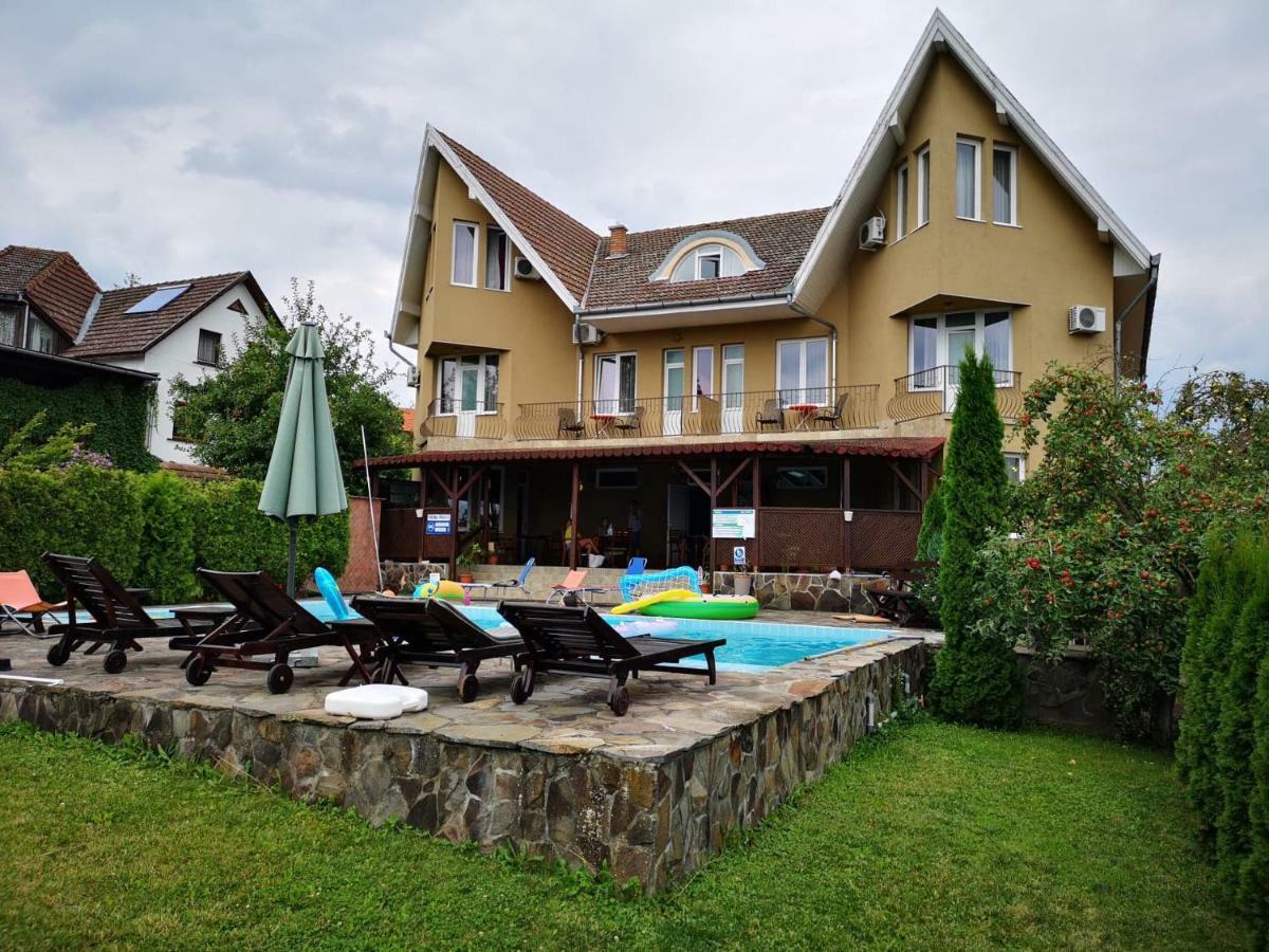 Pensiunea Full Târgu-Mureş Exterior foto