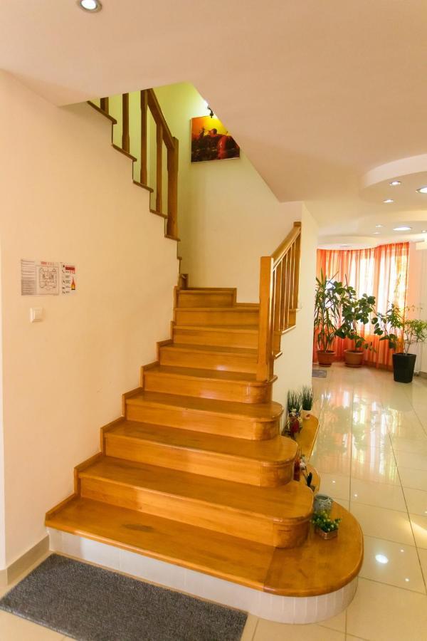 Pensiunea Full Târgu-Mureş Exterior foto