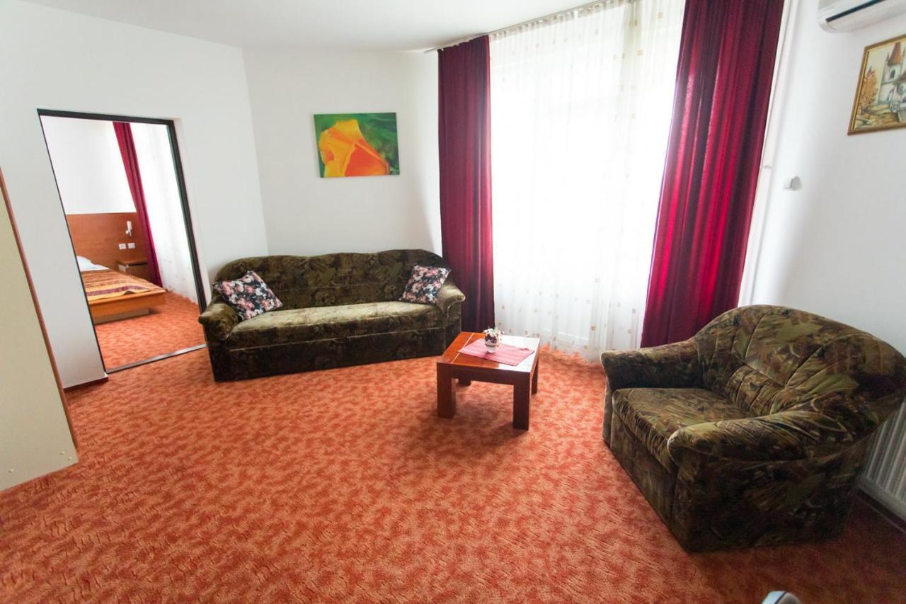 Pensiunea Full Târgu-Mureş Exterior foto